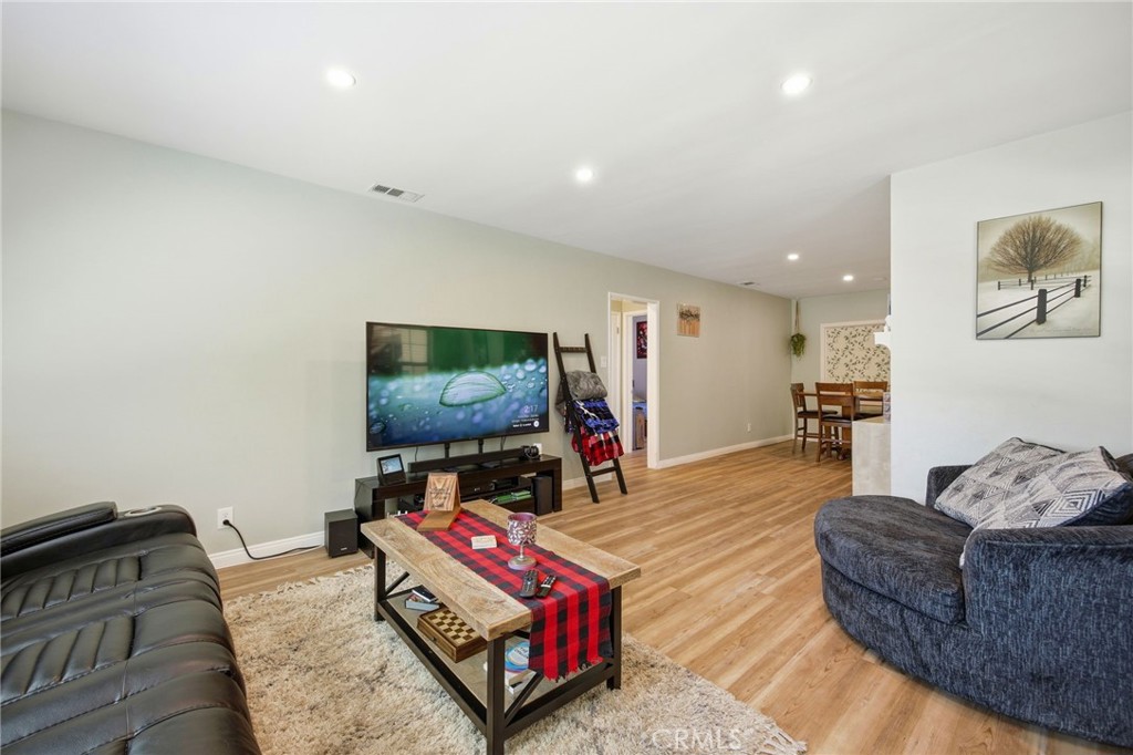 9652 Rincon Avenue Pacoima, CA 91331 - Photo 11 of 40