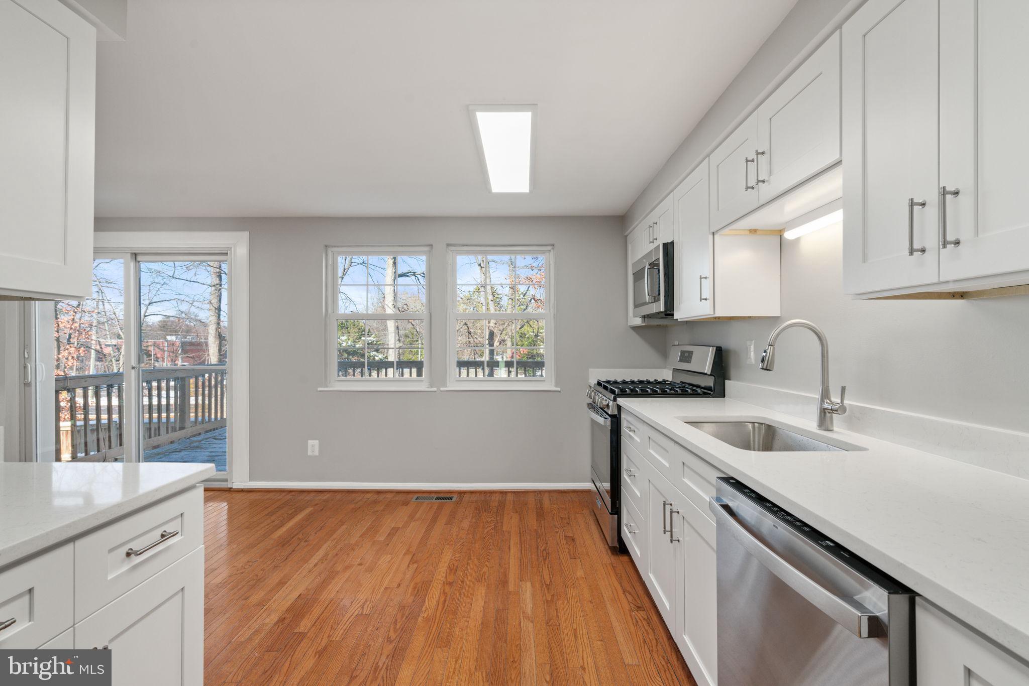 7020 Braddock Mews Place Springfield, VA 22151 - Photo 13 of 45