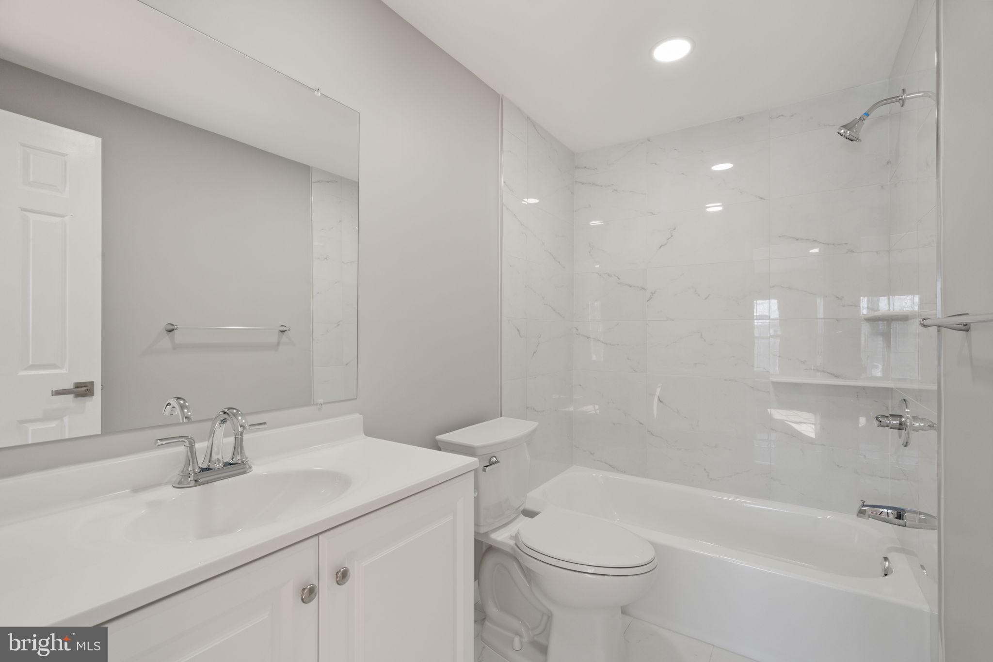 7020 Braddock Mews Place Springfield, VA 22151 - Photo 19 of 45 Primary Bathroom