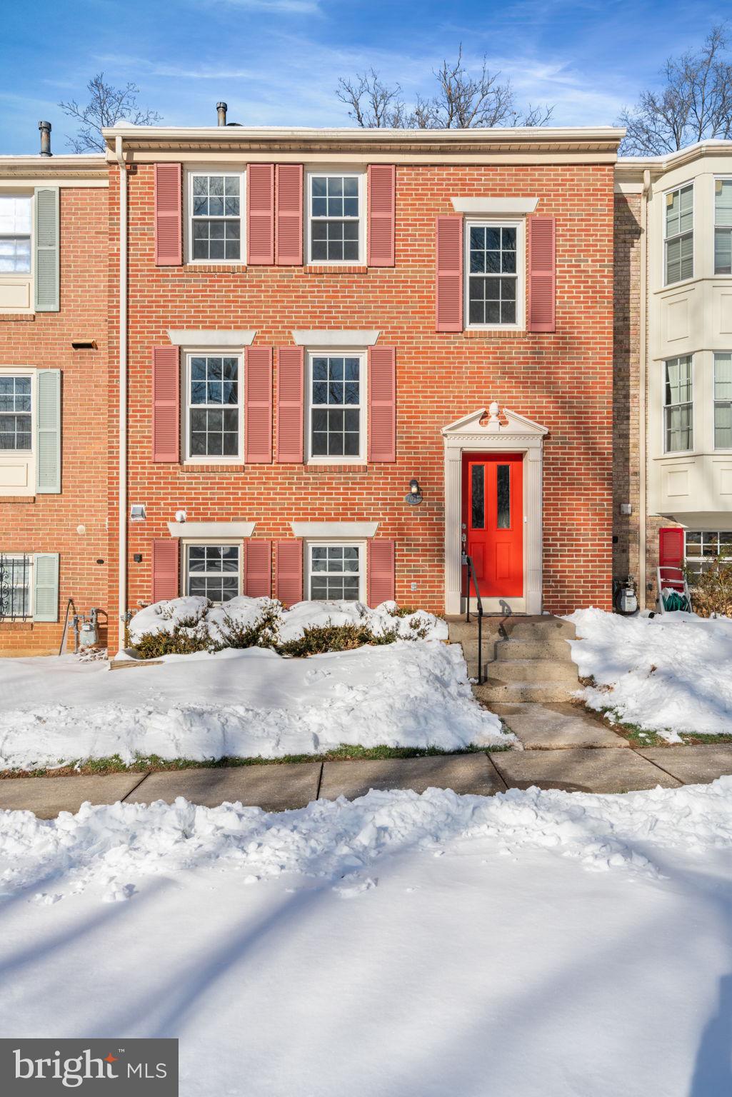 7020 Braddock Mews Place Springfield, VA 22151 - Photo 3 of 45