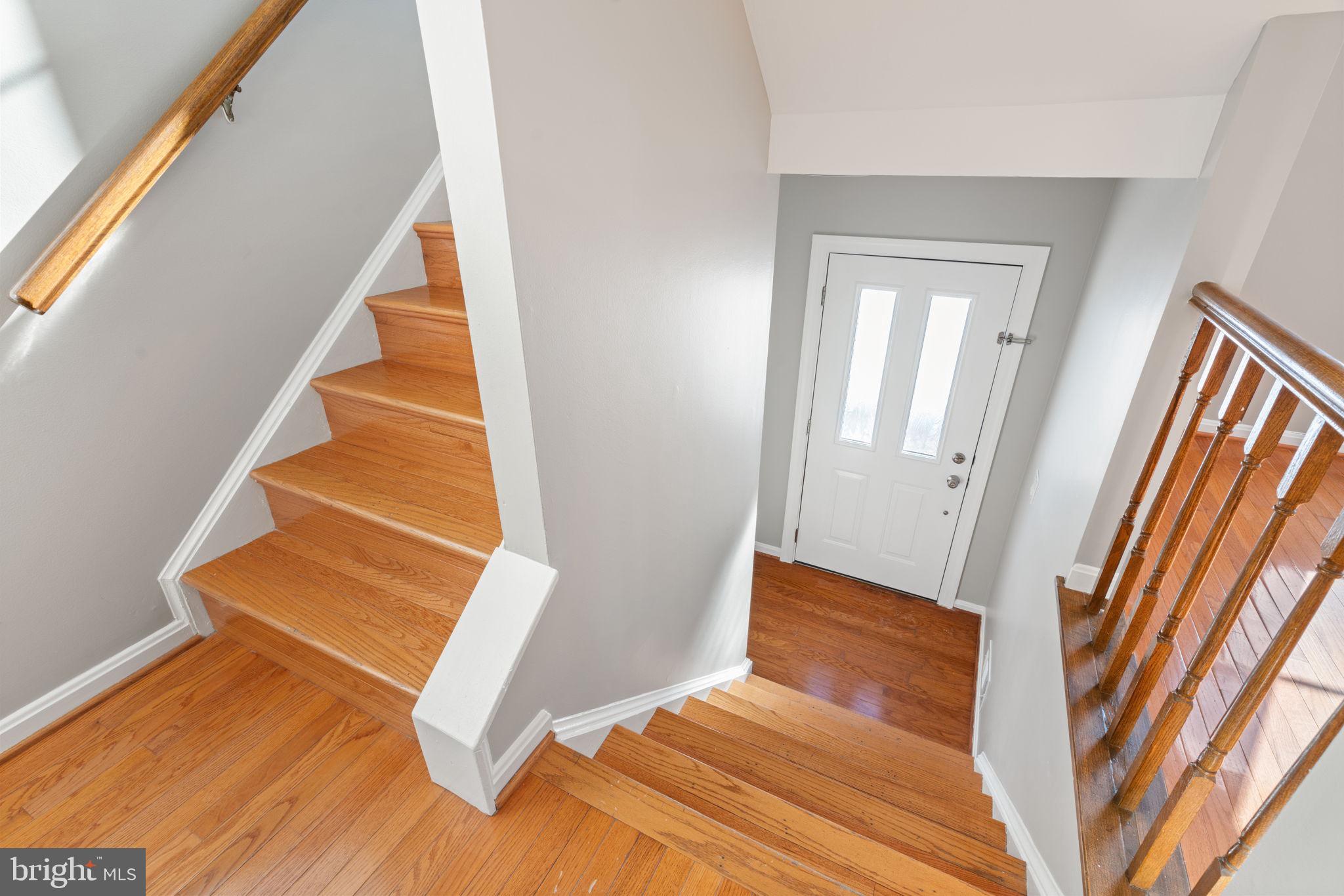 7020 Braddock Mews Place Springfield, VA 22151 - Photo 4 of 45 Foyer
