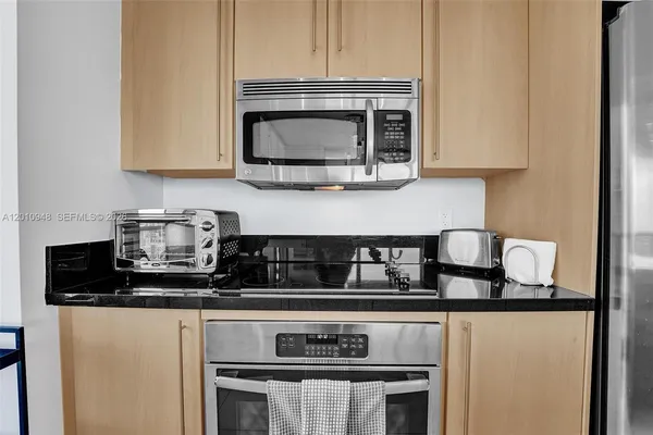 $4,300 | 1111 Southwest 1st Avenue, Unit 2325N, Miami, FL 33130