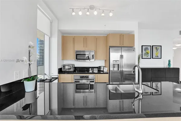 $4,300 | 1111 Southwest 1st Avenue, Unit 2325N, Miami, FL 33130