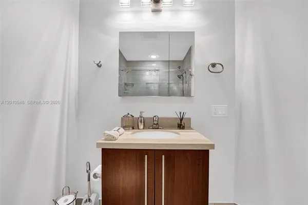 $4,300 | 1111 Southwest 1st Avenue, Unit 2325N, Miami, FL 33130