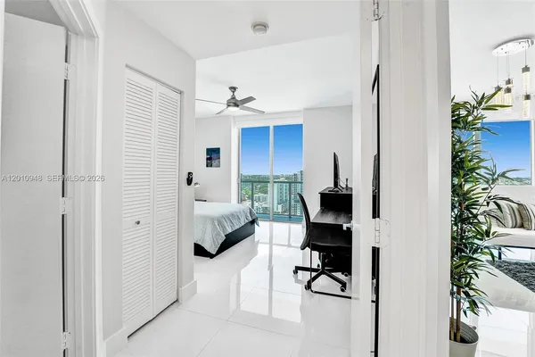 $4,300 | 1111 Southwest 1st Avenue, Unit 2325N, Miami, FL 33130