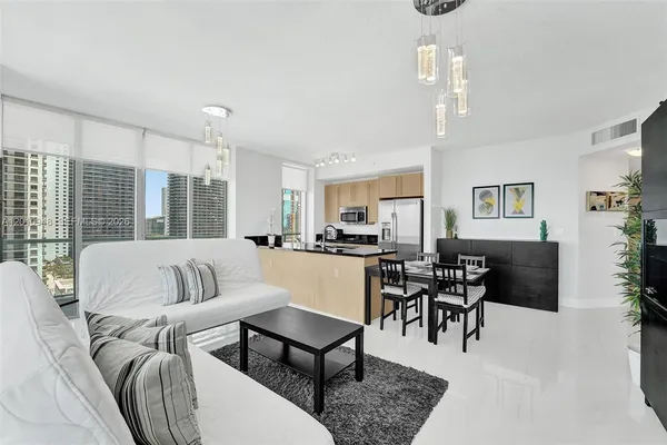 $4,300 | 1111 Southwest 1st Avenue, Unit 2325N, Miami, FL 33130