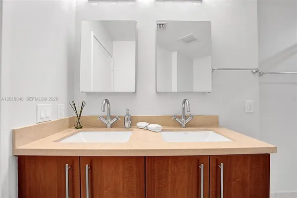 $4,300 | 1111 Southwest 1st Avenue, Unit 2325N, Miami, FL 33130