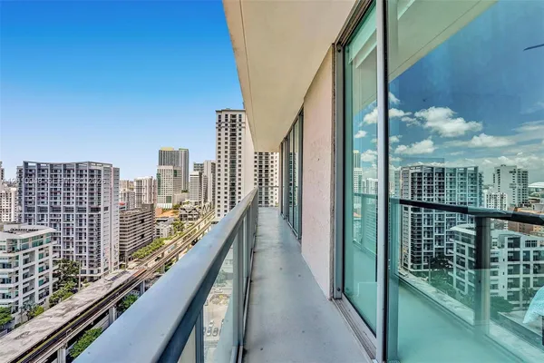 $4,300 | 1111 Southwest 1st Avenue, Unit 2325N, Miami, FL 33130