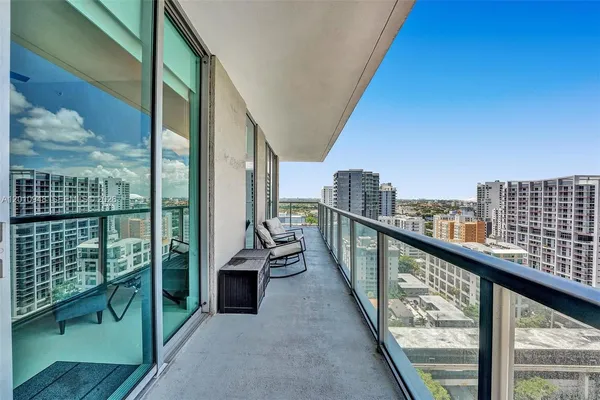 $4,300 | 1111 Southwest 1st Avenue, Unit 2325N, Miami, FL 33130