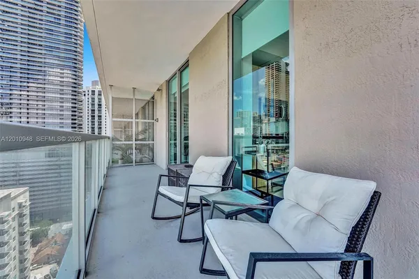 $4,300 | 1111 Southwest 1st Avenue, Unit 2325N, Miami, FL 33130