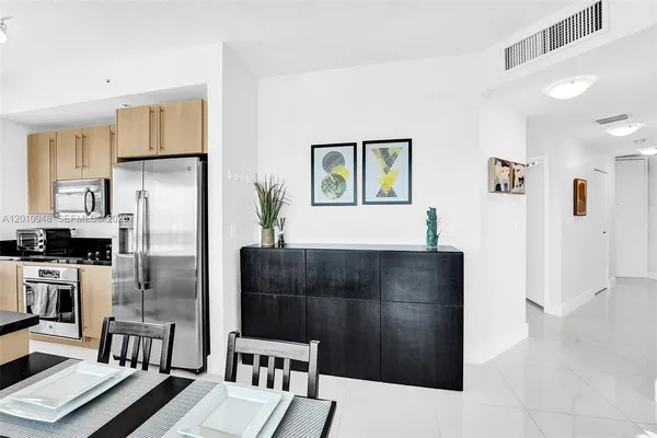 $4,300 | 1111 Southwest 1st Avenue, Unit 2325N, Miami, FL 33130