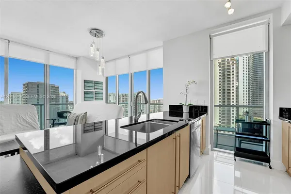 $4,300 | 1111 Southwest 1st Avenue, Unit 2325N, Miami, FL 33130