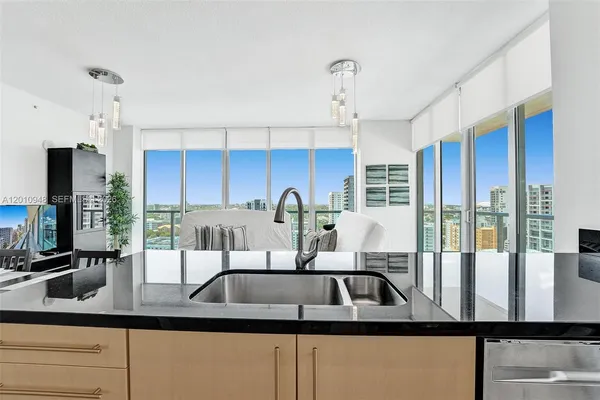 $4,300 | 1111 Southwest 1st Avenue, Unit 2325N, Miami, FL 33130