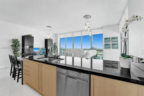$4,300 | 1111 Southwest 1st Avenue, Unit 2325N, Miami, FL 33130