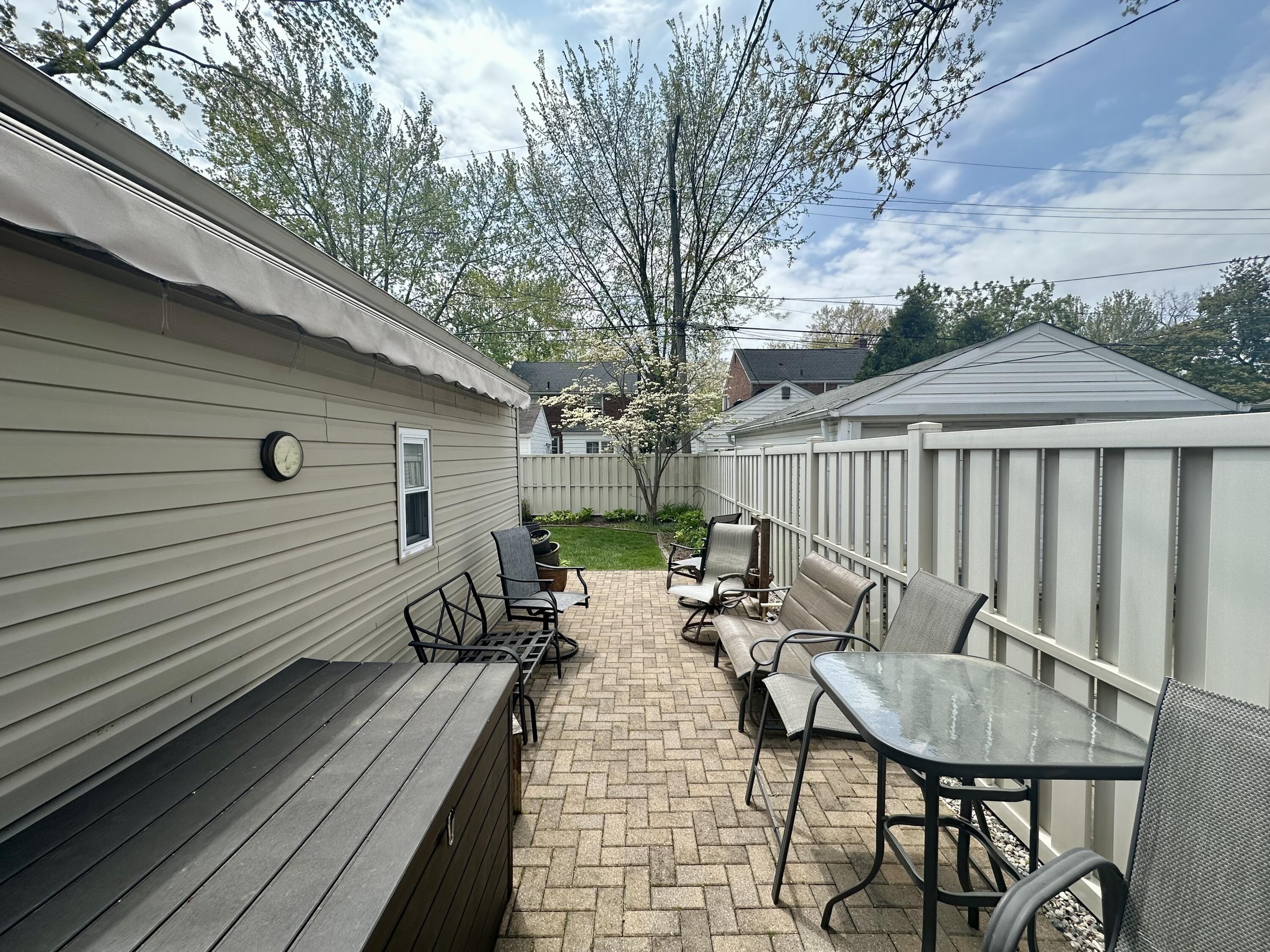 1953 Oxford Road Grosse Pointe, MI 48236 - Photo 8 of 34 Patio facing West 1