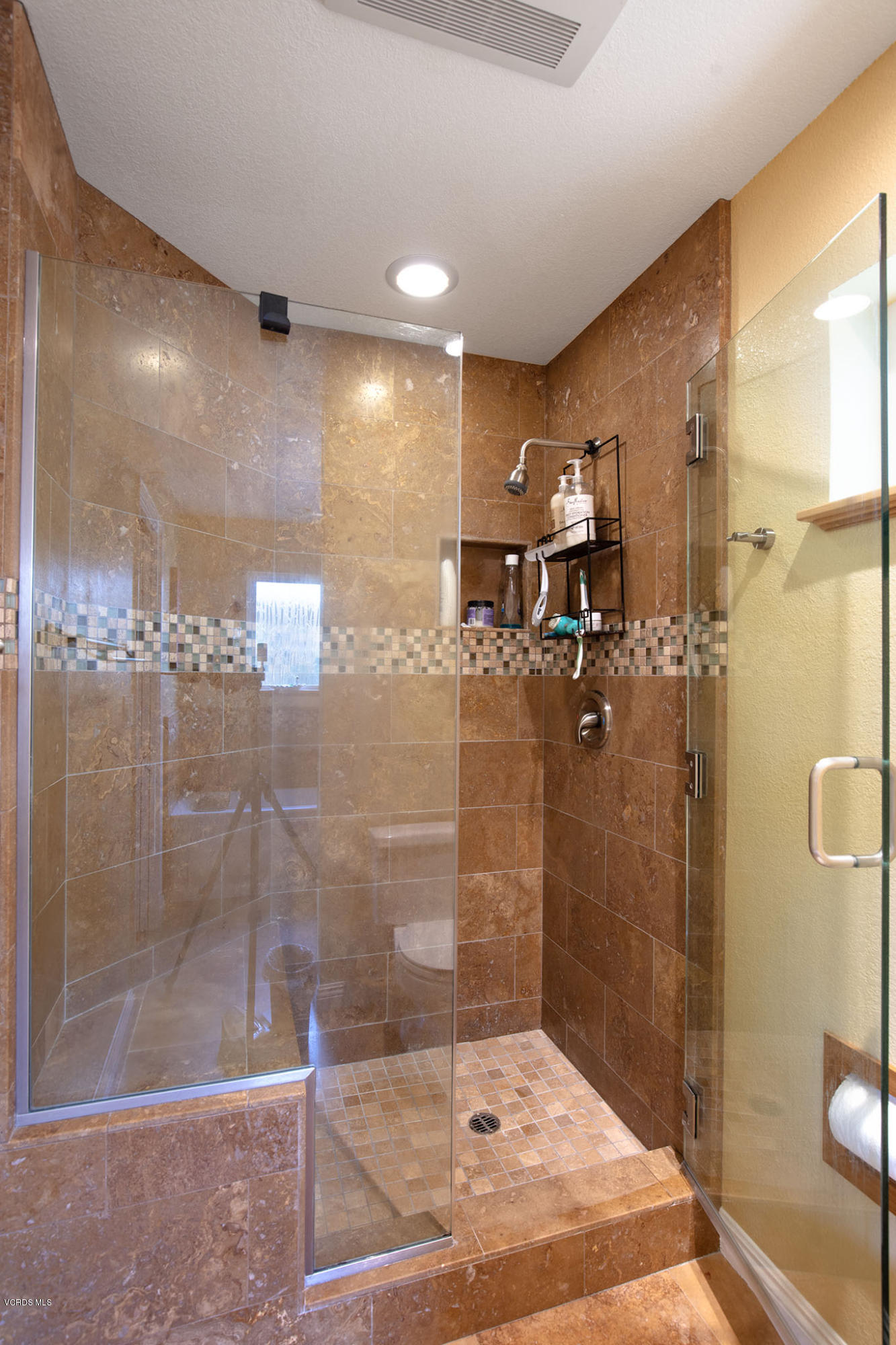 117 La Brea Street Oxnard, CA 93035 - Photo 11 of 22 labrea-mbath2