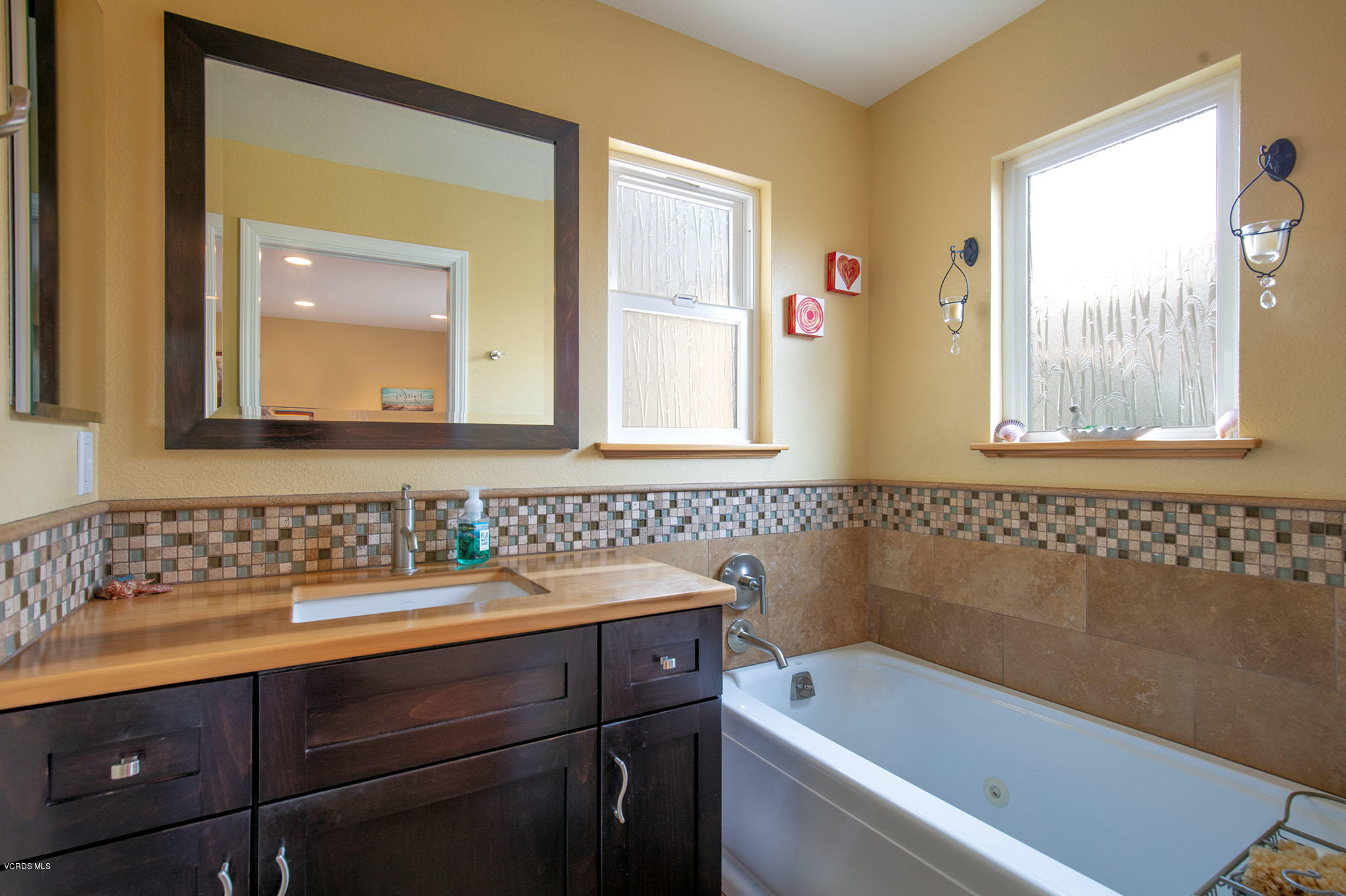 117 La Brea Street Oxnard, CA 93035 - Photo 12 of 22 labrea-mbath1