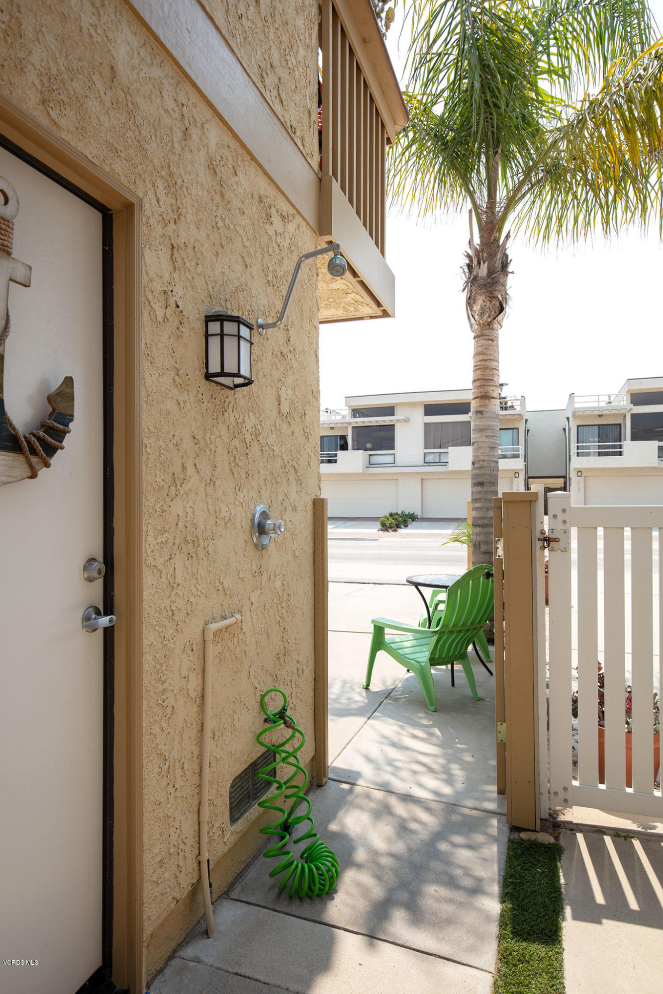 117 La Brea Street Oxnard, CA 93035 - Photo 8 of 22 labrea-outshower