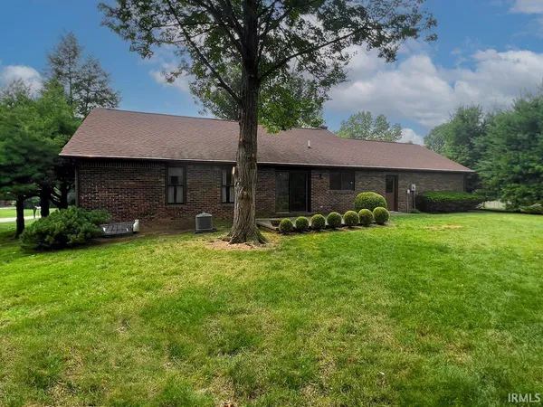 $2,300 | 1633 Greenfield Court, Bloomington, IN 47401