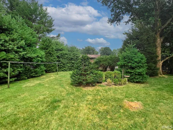 $2,300 | 1633 Greenfield Court, Bloomington, IN 47401