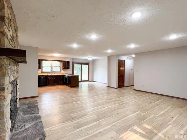 $2,300 | 1633 Greenfield Court, Bloomington, IN 47401