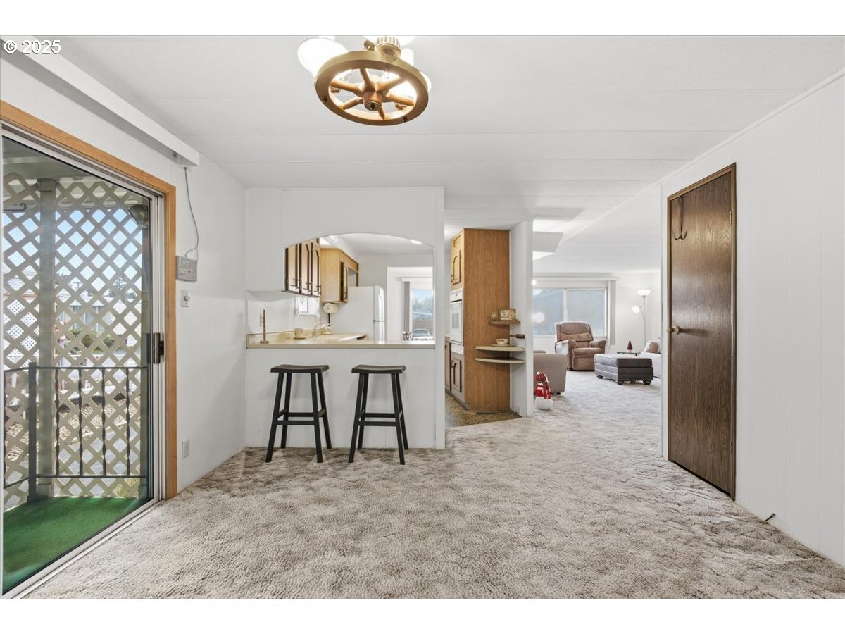 4940 Sunnyside Road Southeast, Unit H5 Salem, OR 97302 - Photo 16 of 35 a view of kitchen with furniture and breakfast area