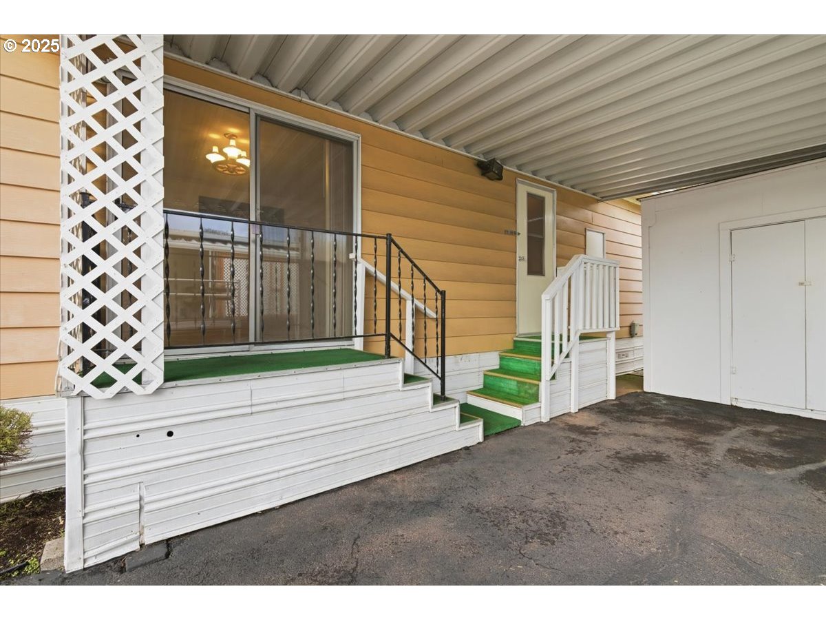 4940 Sunnyside Road Southeast, Unit H5 Salem, OR 97302 - Photo 28 of 35 a view of an entryway