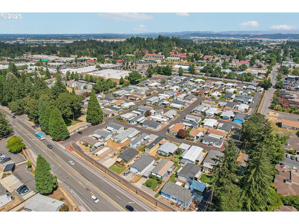4940 Sunnyside Road Southeast, Unit H5 Salem, OR 97302 - Photo 35 of 35 an aerial view of multiple house