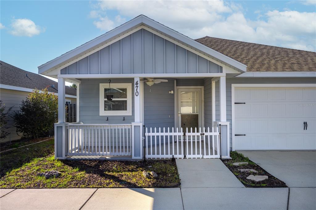470 Southwest 251st Street Newberry, FL 32669 - Photo 2 of 33 a front view of a house