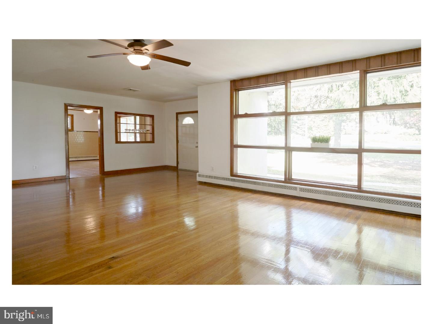 4197 Bridgeboro Road Moorestown, NJ 08057 - Photo 5 of 24 Living Room