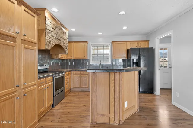 $189,900 | 32383 Raccoon Trail, Meadowview, VA 24361