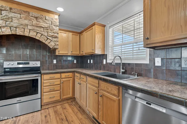 $189,900 | 32383 Raccoon Trail, Meadowview, VA 24361