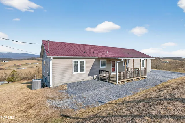 $189,900 | 32383 Raccoon Trail, Meadowview, VA 24361