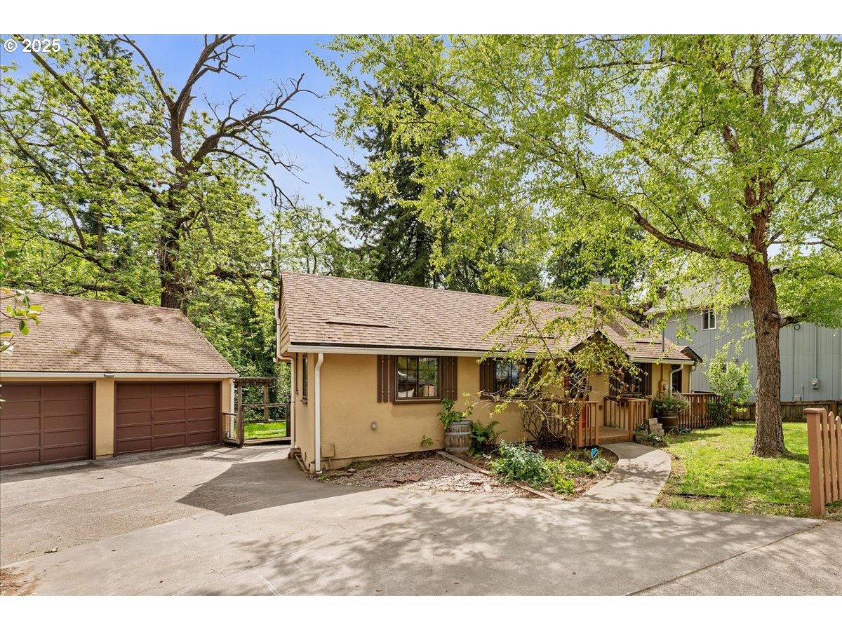 2906 Southwest Spring Garden Street Portland, OR 97219 - Photo 2 of 43 Gallery Image 2