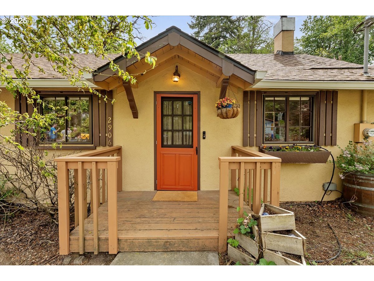 2906 Southwest Spring Garden Street Portland, OR 97219 - Photo 3 of 43 Garage