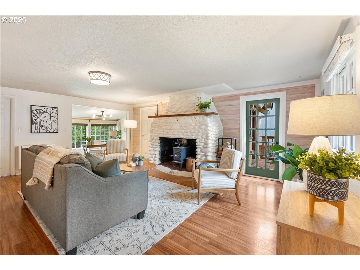 2906 Southwest Spring Garden Street Portland, OR 97219 - Photo 4 of 43 Gallery Image 4