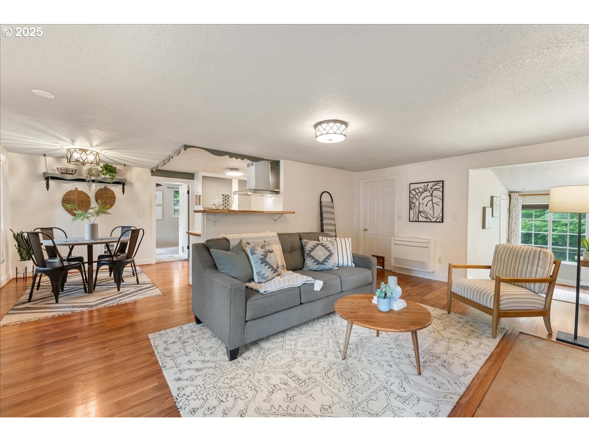 2906 Southwest Spring Garden Street Portland, OR 97219 - Photo 6 of 43 Living Room/Entrance