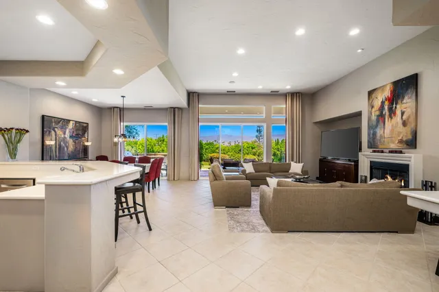 $1,275,000 | 228 White Horse Trail, Palm Desert, CA 92211