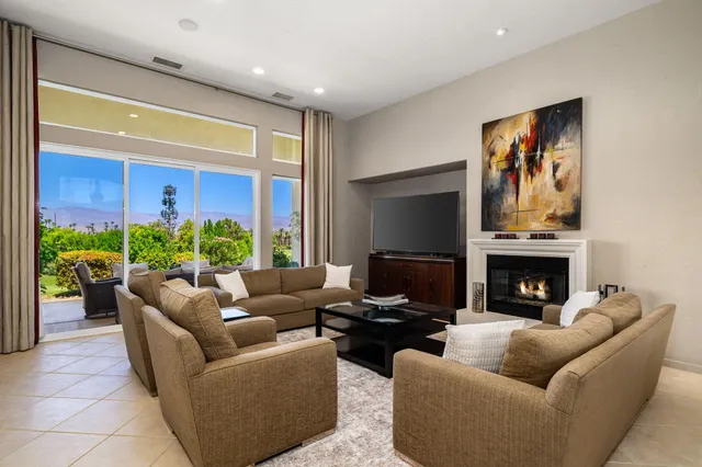 $1,275,000 | 228 White Horse Trail, Palm Desert, CA 92211