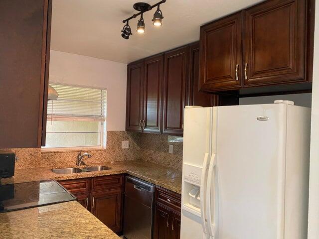 1291 Northwest 13th Street, Unit 445D Boca Raton, FL 33486 - Photo 8 of 11 kitchen