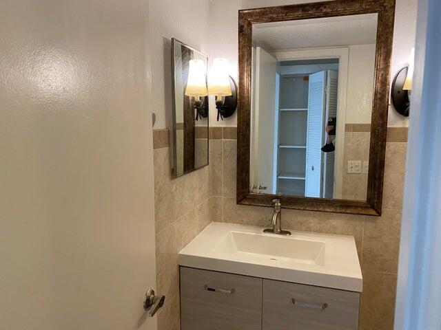 1291 Northwest 13th Street, Unit 445D Boca Raton, FL 33486 - Photo 9 of 11 bath