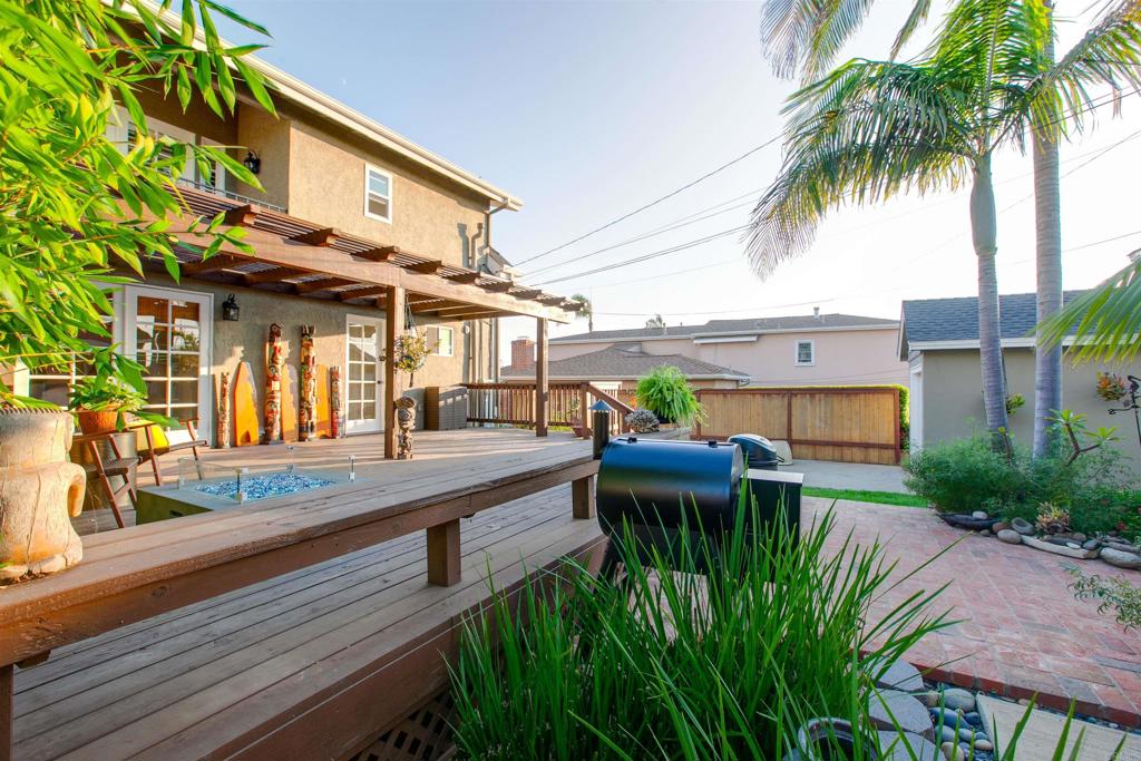 906 Leonard Avenue Oceanside, CA 92054 - Photo 48 of 53 a view of a chairs and table in the patio
