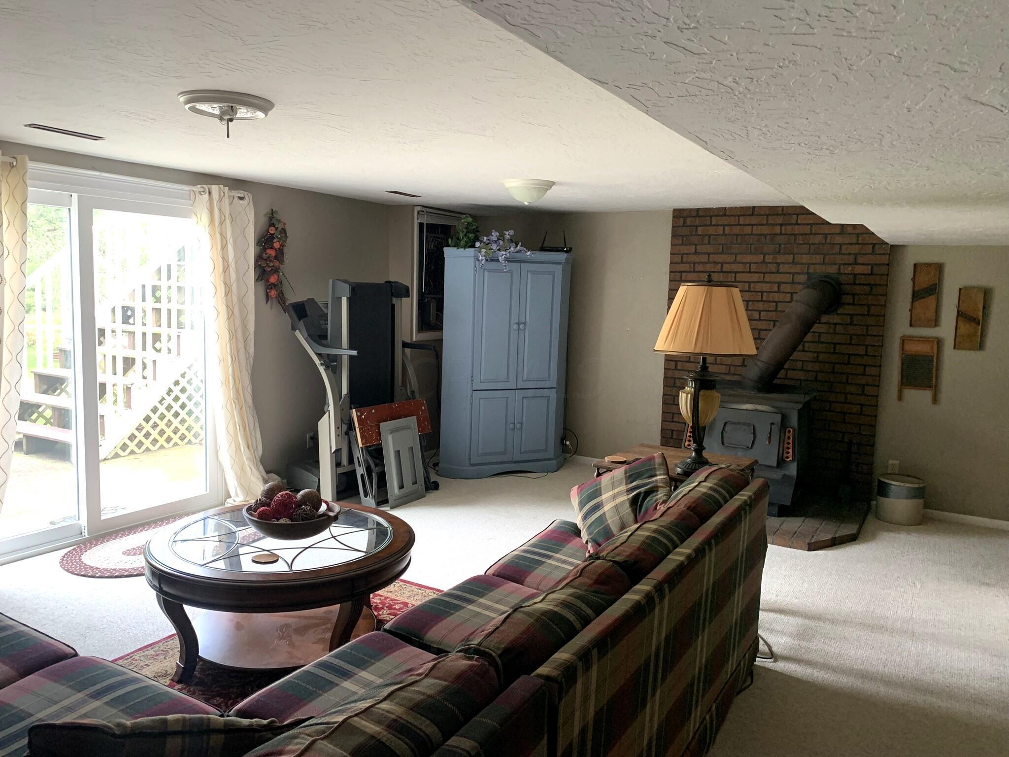 16161 McKenzie Road Mount Vernon, OH 43050 - Photo 13 of 27 Family room