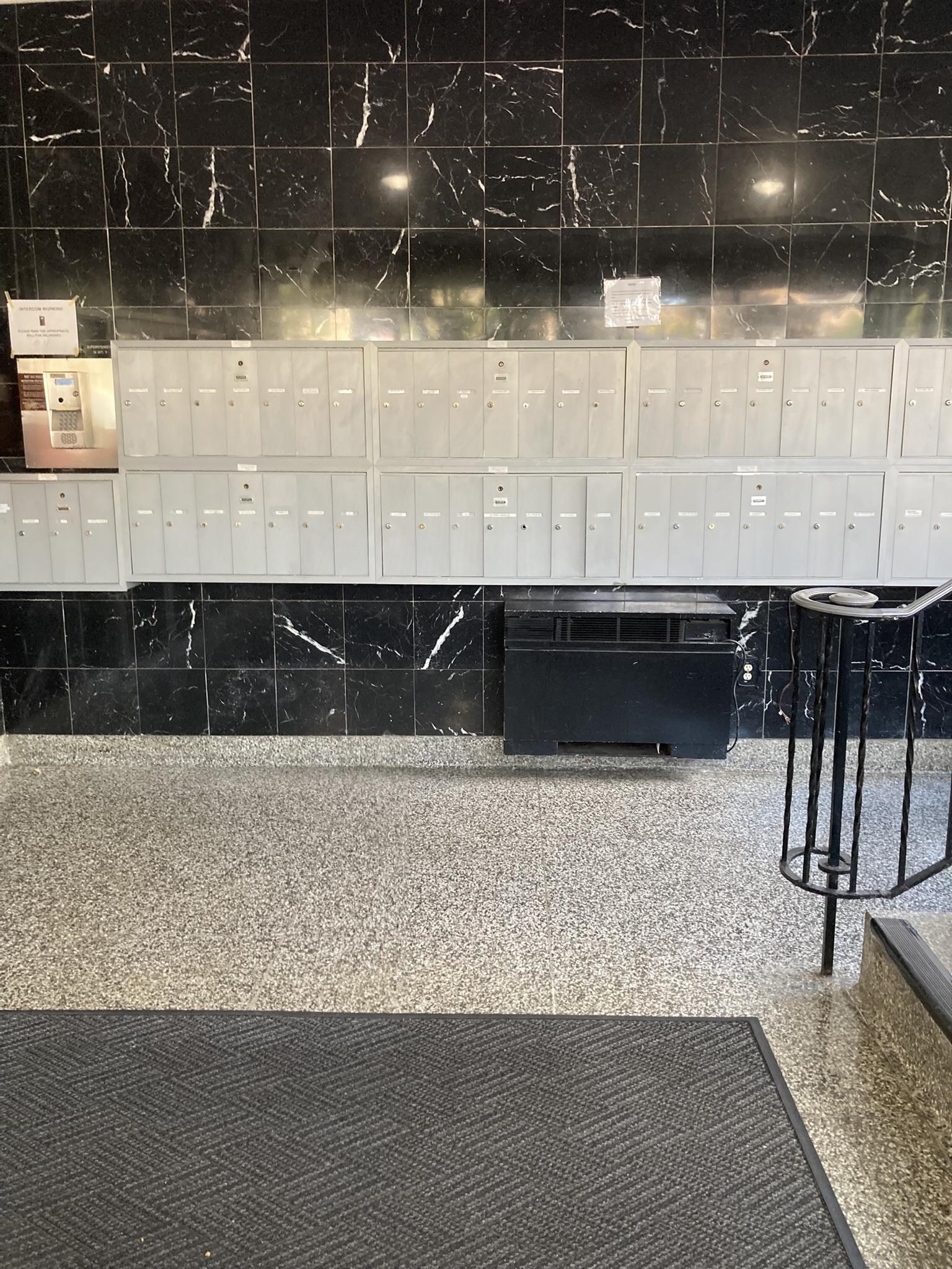 6010 Boulevard East West New York, NJ 07093 - Photo 5 of 27 a bathroom with a bathtub