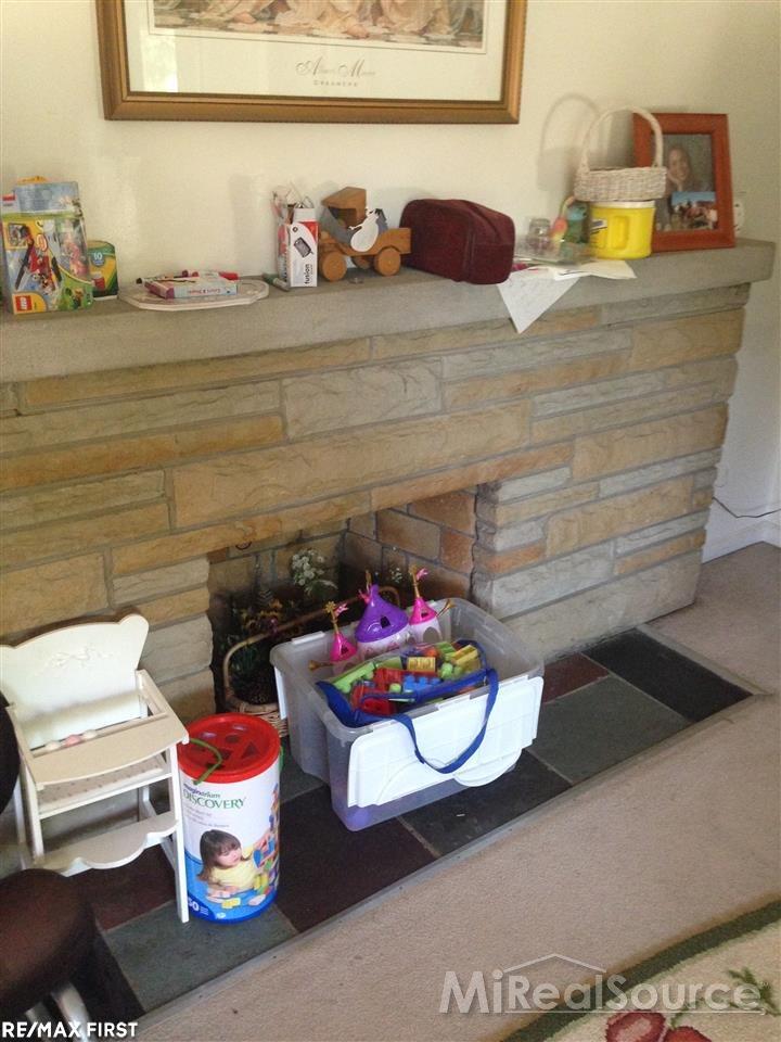 15368 Charles R Avenue Eastpointe, MI 48021 - Photo 8 of 9 31253747-7.JPG
