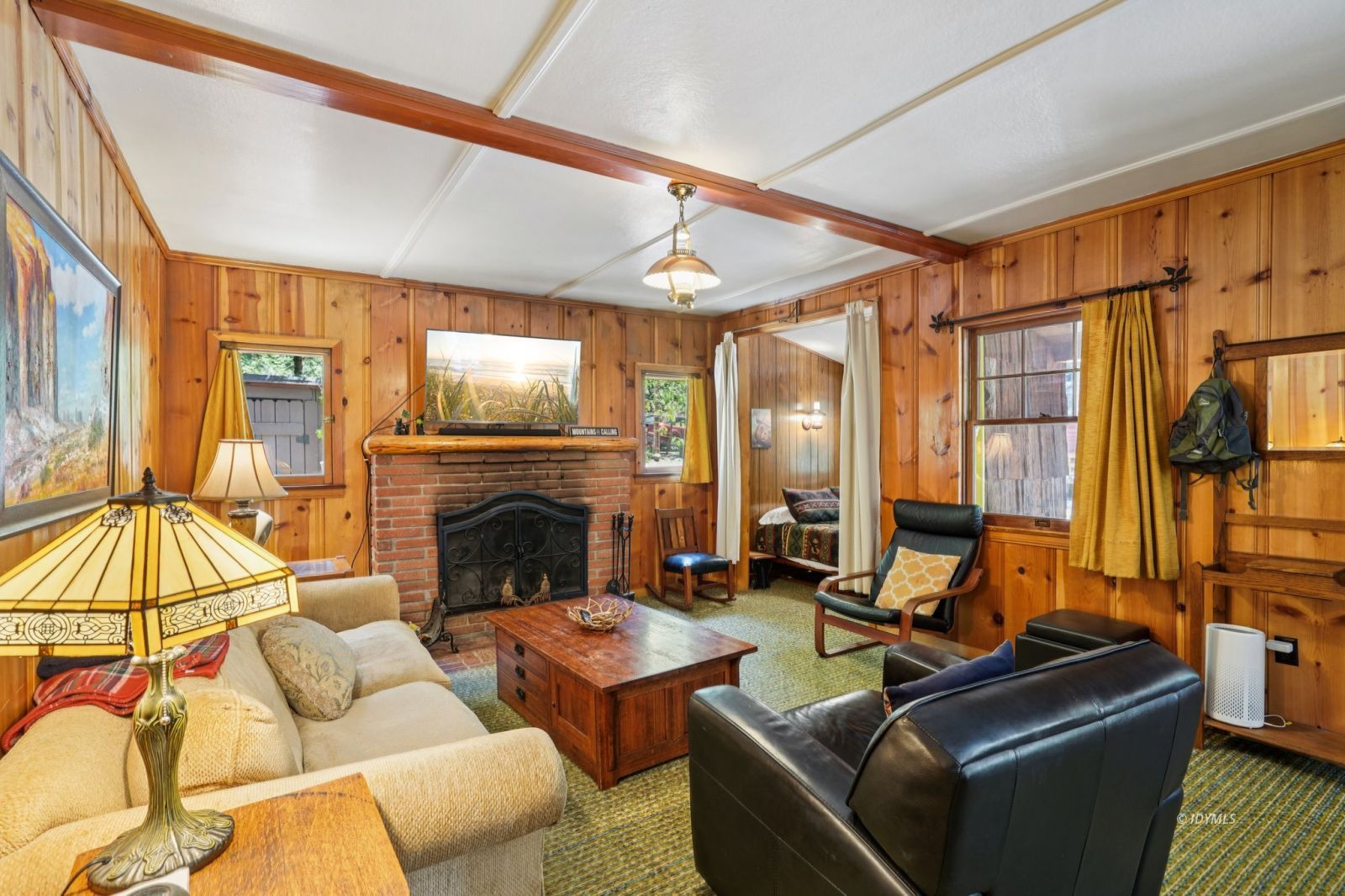 55280 Circle Way Idyllwild, CA 92549 - Photo 5 of 30 Living Room