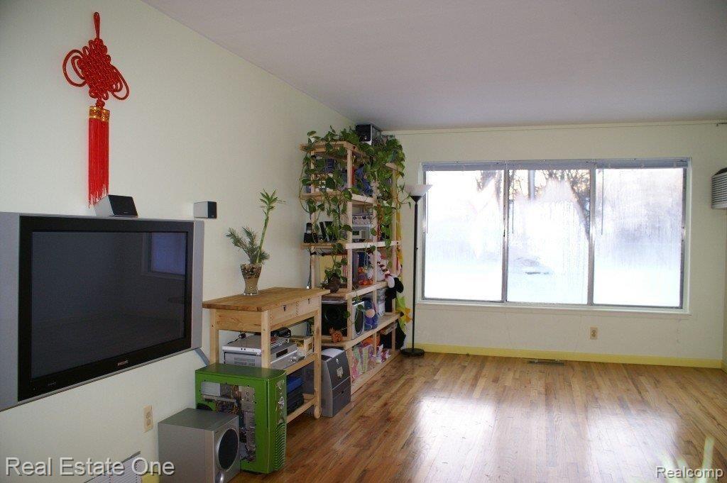 25671 Lahser Road, Unit 39 Southfield, MI 48033 - Photo 5 of 11