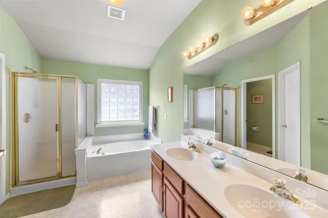 $600,000 | 17240 Georgian Hall Drive, Charlotte, NC 28277