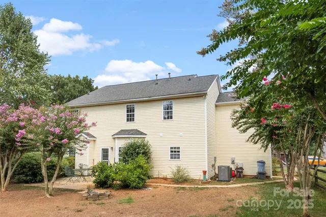 $600,000 | 17240 Georgian Hall Drive, Charlotte, NC 28277