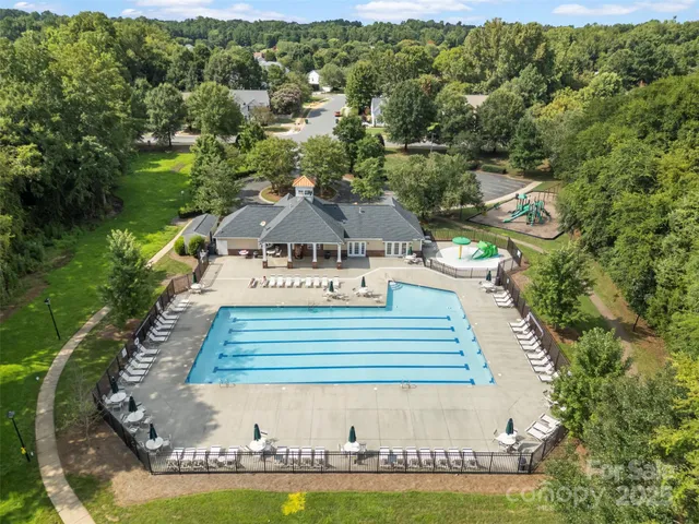 $600,000 | 17240 Georgian Hall Drive, Charlotte, NC 28277